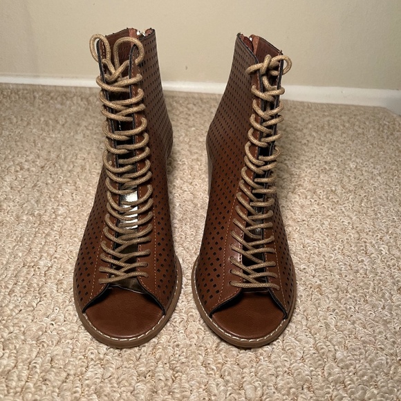 GUESS Tan Lace-Up Peep-Toe Booties – Size 7 - Picture 1 of 4